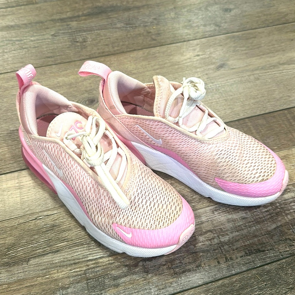 Nike Air 270 girls size 1 shoes.